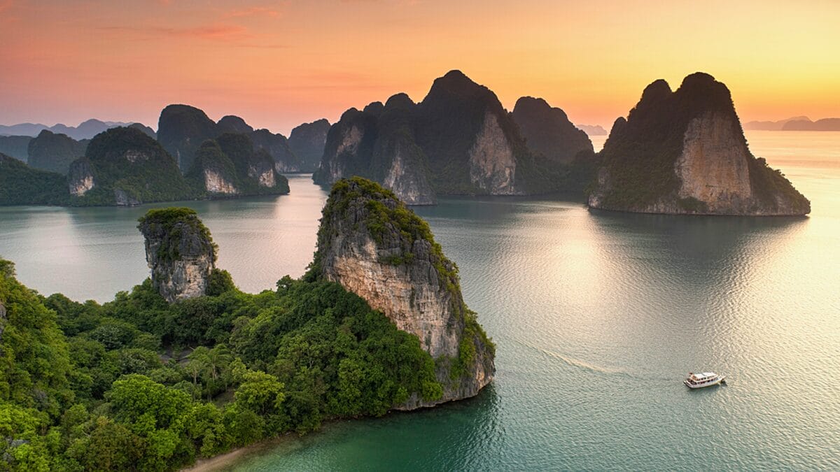 Ha Long Bay, Guide to Vietnam