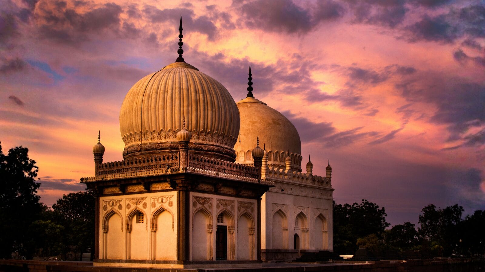 Qutb Shahi Tombs, places to visit in Hyderabad
