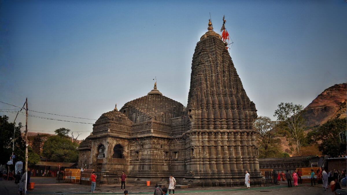 Trimbakeshwar Jyotirlinga Temple - Places To Visit In Maharashtra