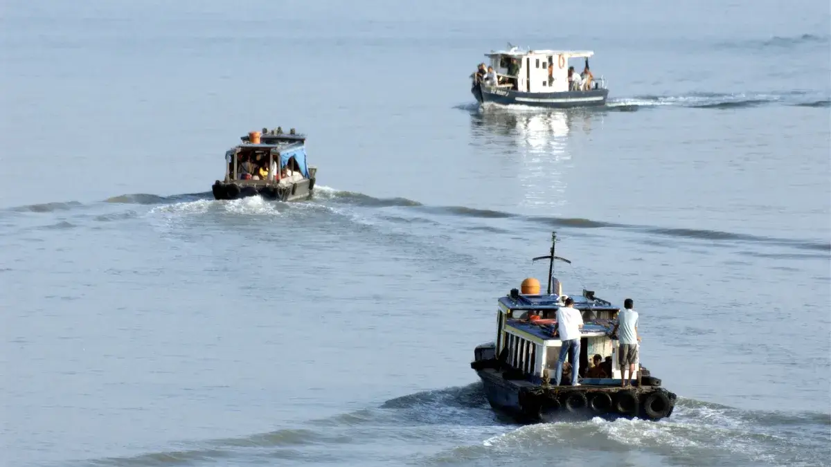 Bumboats departing from Singapore to nearby islands for day trip adventure