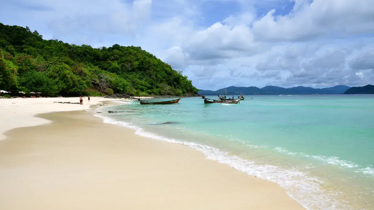 Laem Tong Beach, Phi Phi Islands