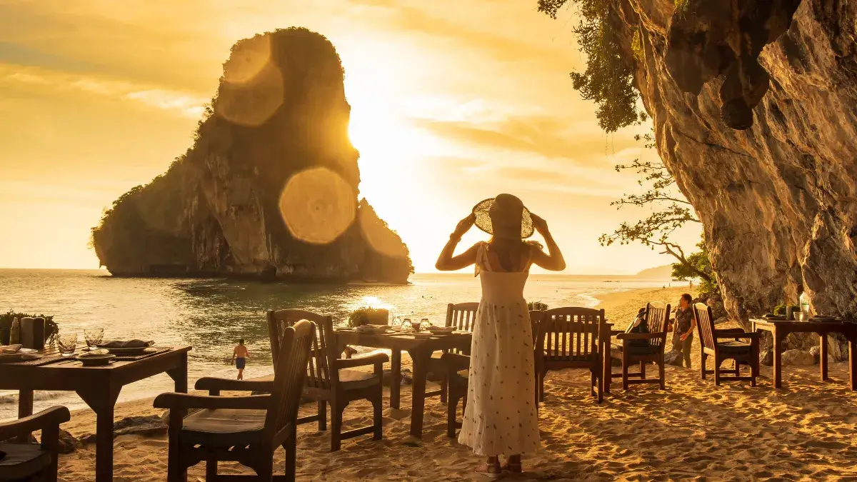 Luxury sunset beachfront restaurants - Koh Phi Phi