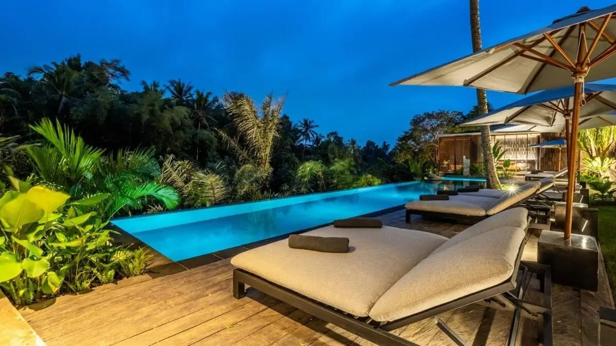Ubud accommodation with jungle views and infinity pool