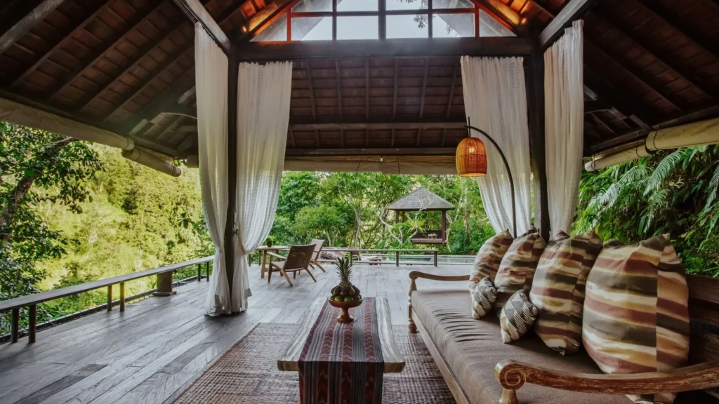 Above The Waterfall Pool Bale Accommodation