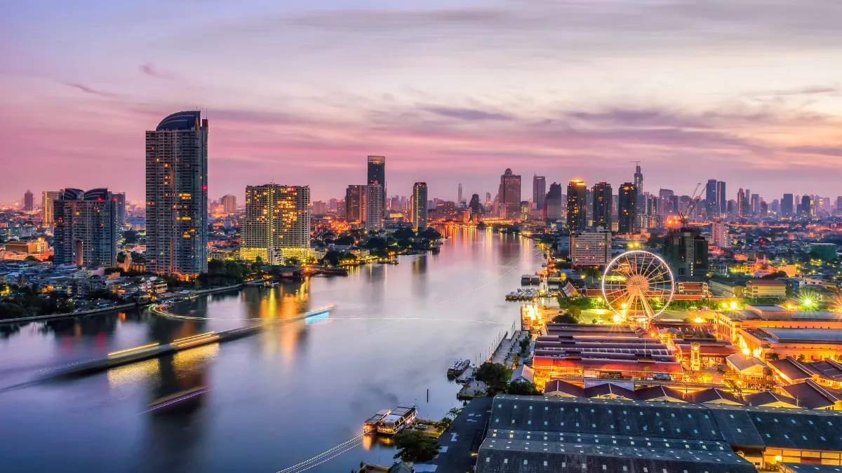 Bangkok sunset in the business district - Bangkok City Guide