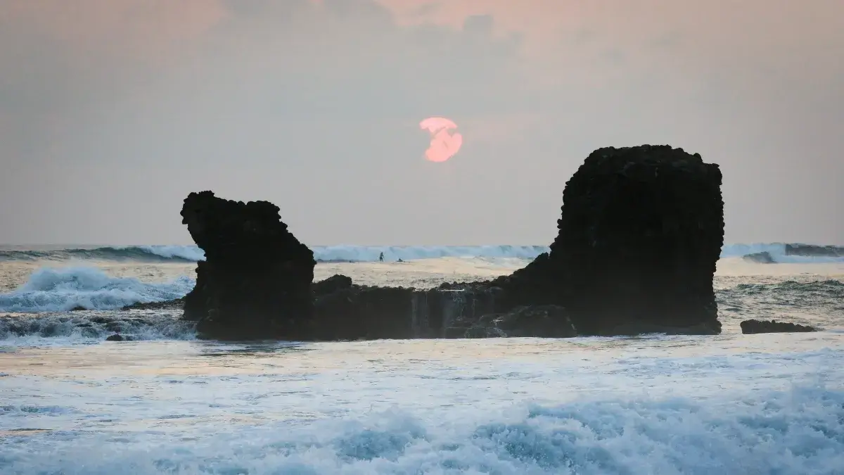 Golden Sunset over the Rocky Coastline of El Tunco in El Salvador - solo female travel destination 2026