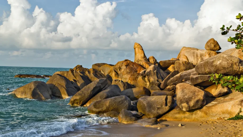 Grandfather Hinn Ta and Grandmother Hin Yai Rocks