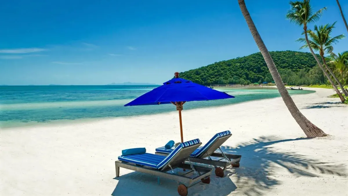 Lipa Noi Beach