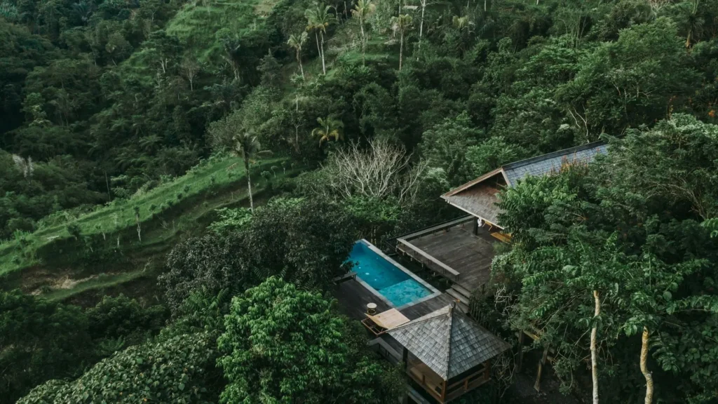 Views of River Valley Pool Bale