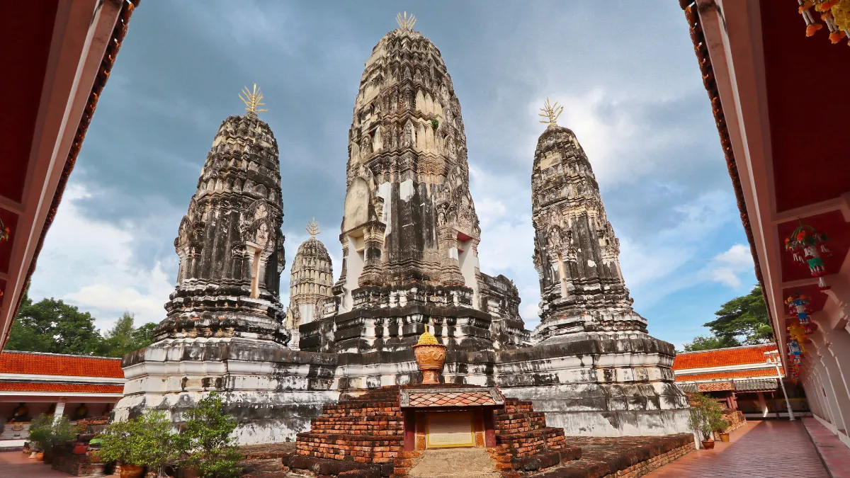 Wat Mahathat Worawihan Ratchaburi