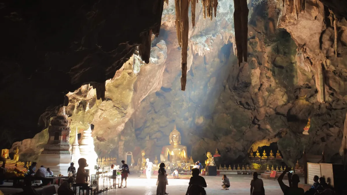 Wat Tham Khao Luang