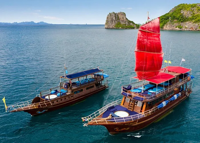 Semi-Private yacht adventure to Ang Thong Park’s hidden treasures
