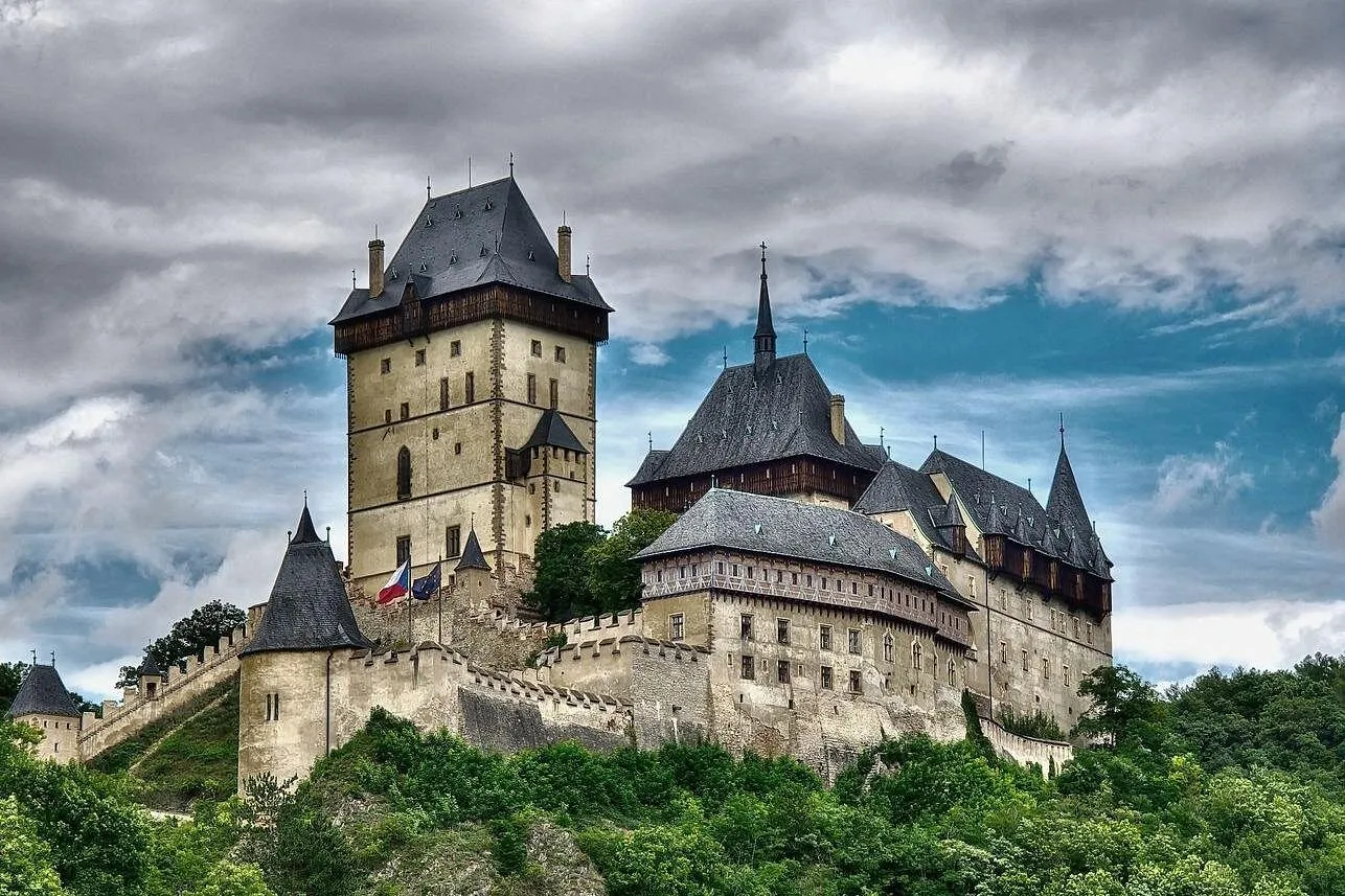 Karlstejn Castle & Koneprusy Caves Trip