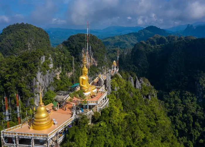 Tiger Cave Temple, Emerald Pool & Hot Springs Tour from Krabi