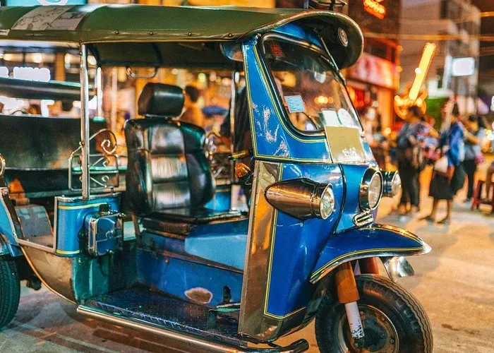 Chiang Mai Temples and Market Tuk Tuk Night Tour