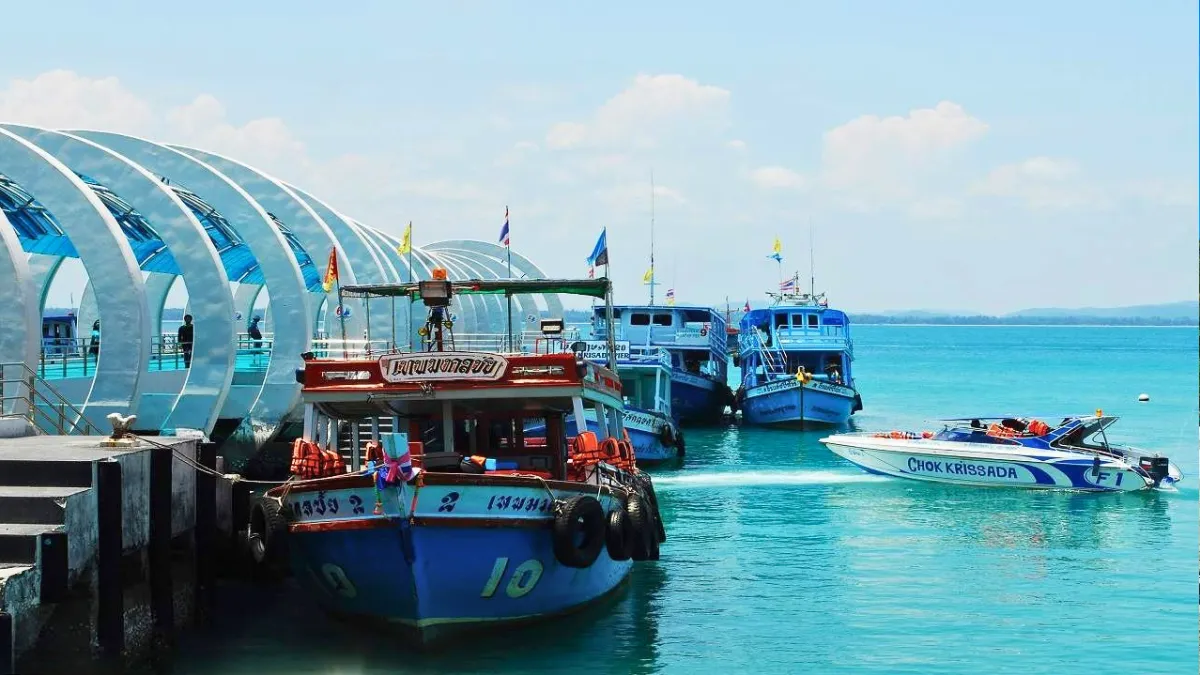 Ferries between Pattaya and Koh Samet