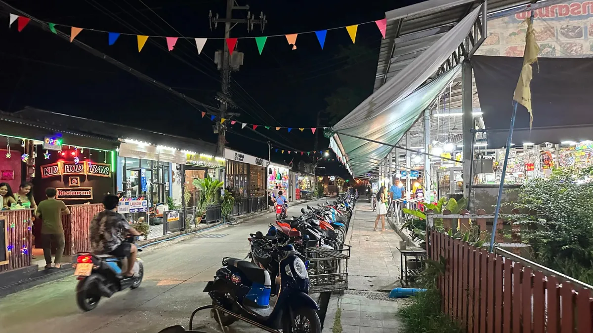 Koh Samet Steet scene