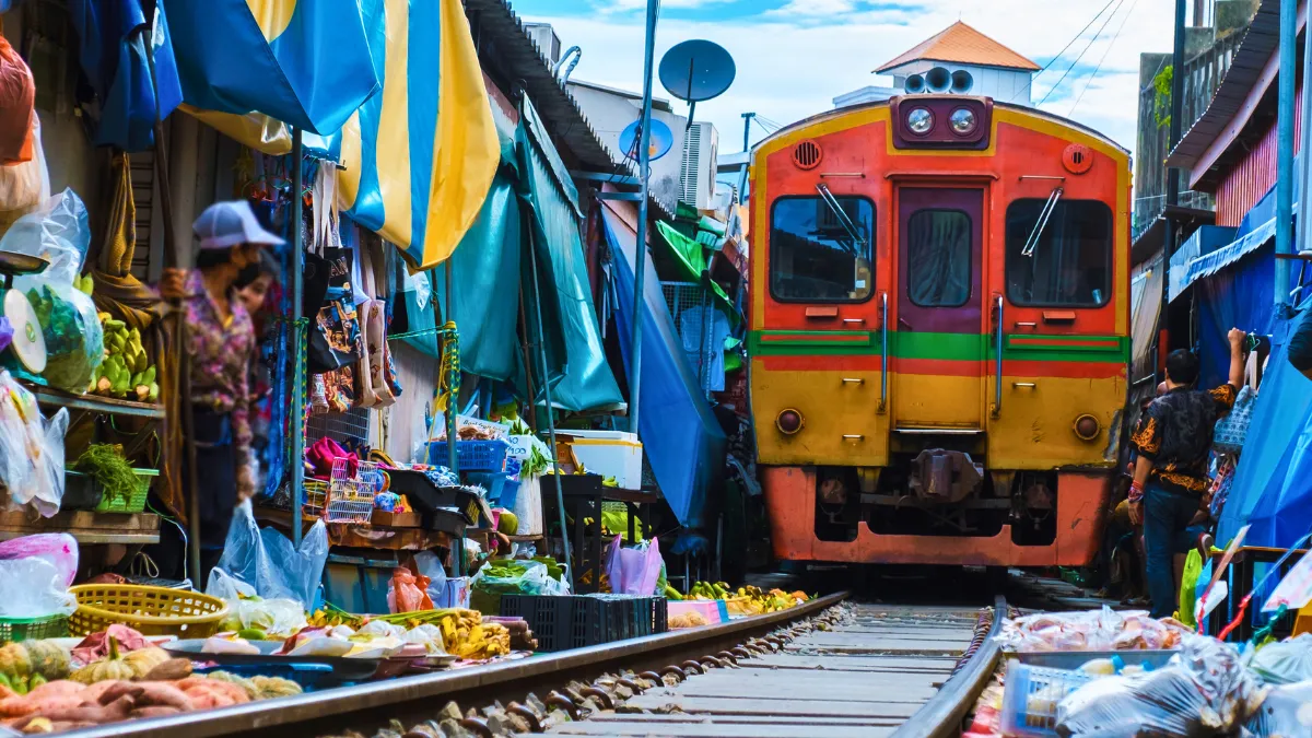 Meaklong Train Market