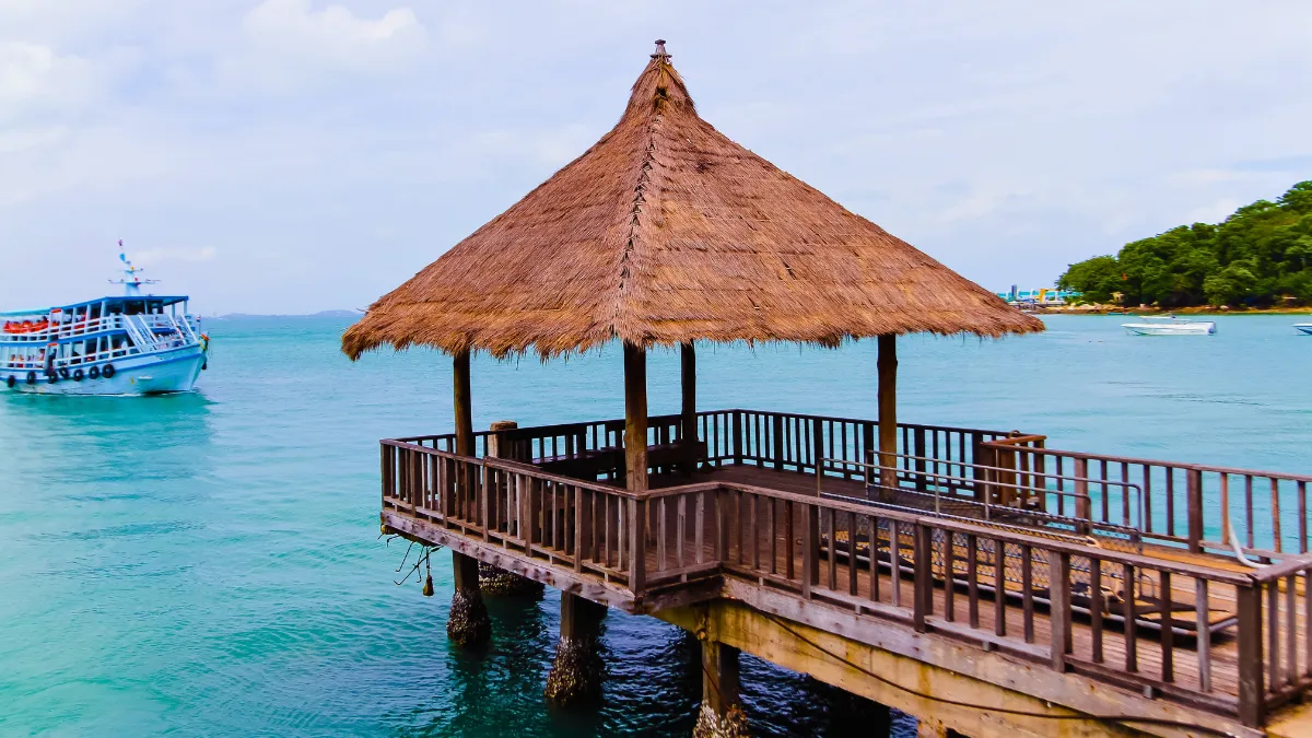 Passenger ferry approaching Koh Samet