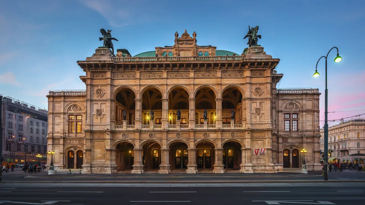 Vienna State Opera (Wiener Staatsoper) at Sunset - Vienna, Austria