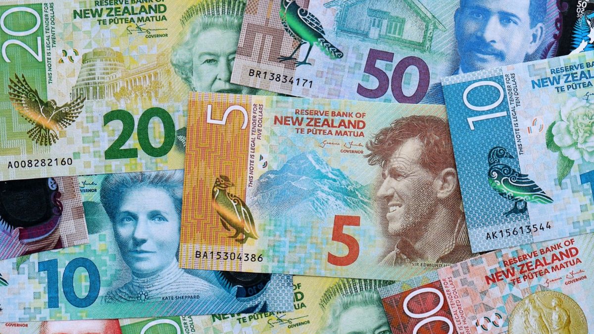 Collage of New Zealand dollar banknotes in $5, $10, $20, $50, and $100 denominations