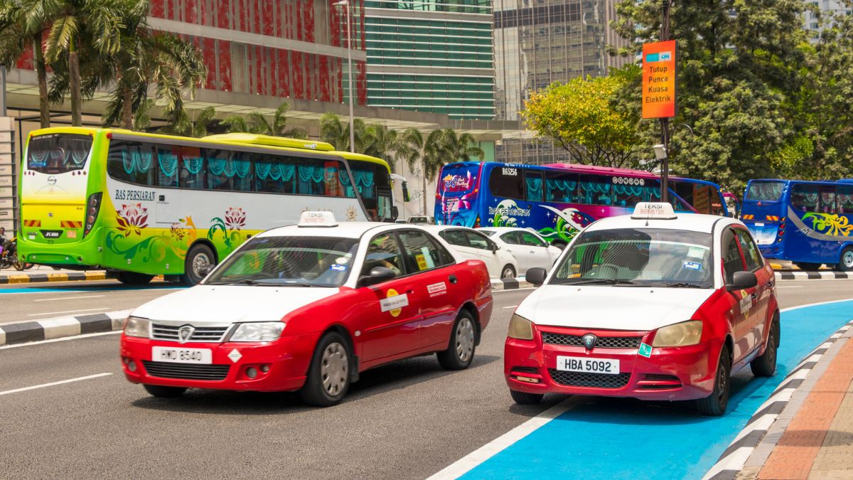 Tourist buses and Malaysian teksis